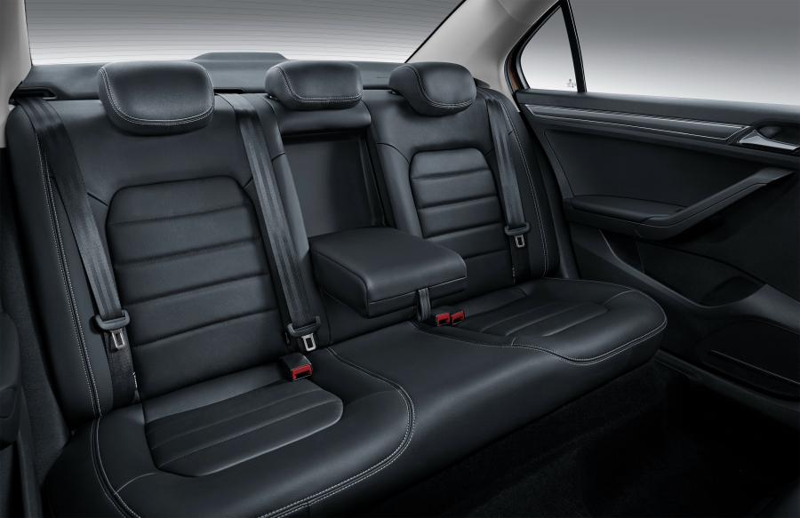 Интерьер Volkswagen Jetta 2016 года  (CN) (фото 5 из 6)